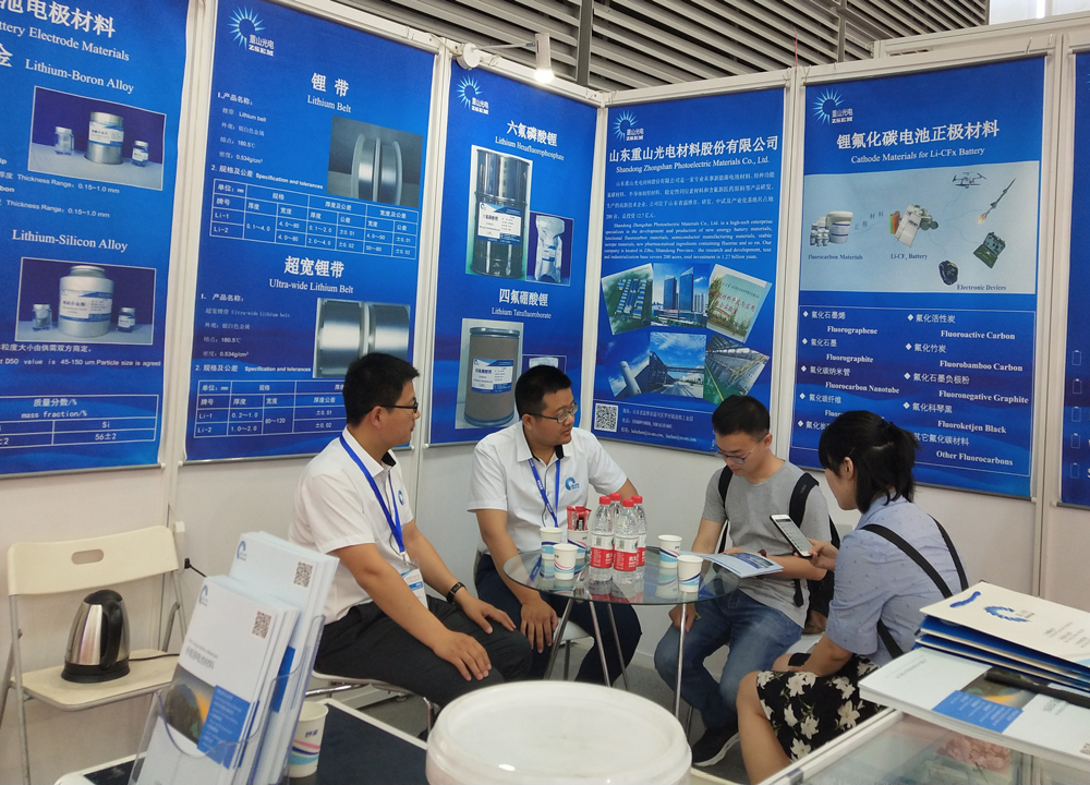 山东重山光电材料股份有限公司参加2016中国国际石墨烯创新大会展出并受到广泛关注